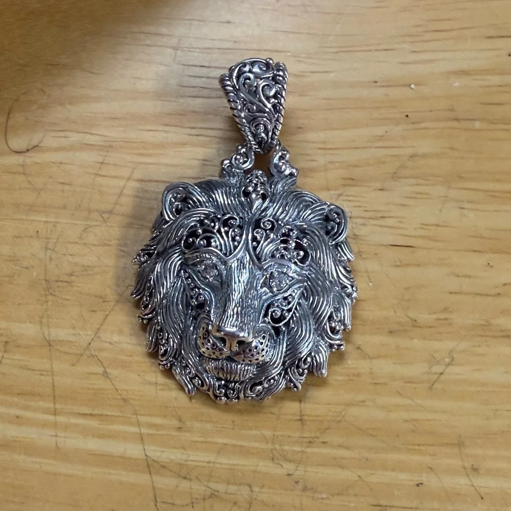 Artisan of Bali collection JTV Silver Lion Head Pendant - Picture 2 of 3